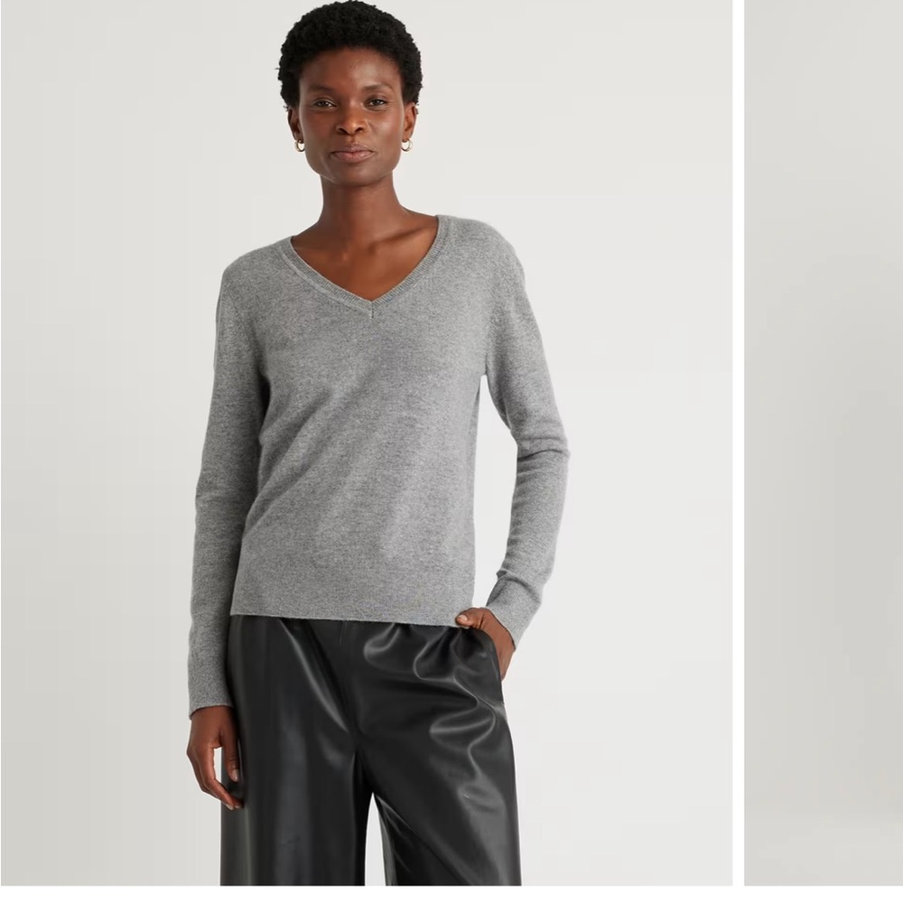 New QUINCE Mongolian Cashmere V-Neck Sweater HEATHER GRAY Medium